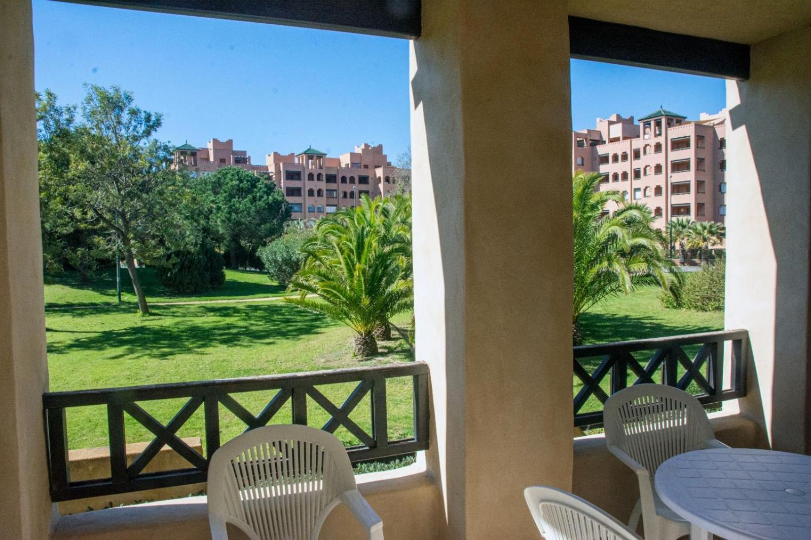 Vista Jardin En Urb. Jardines De Isla Canela. Exterior foto